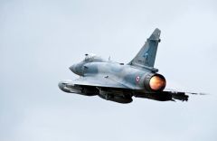 Mirage 2000 D francese in volo verso la Libia