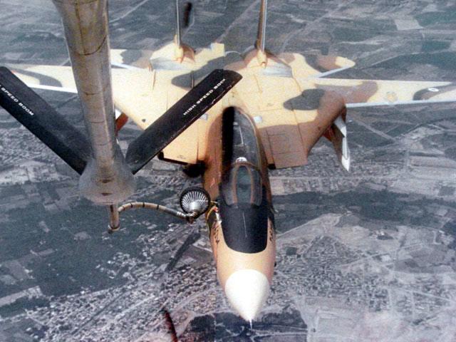 Iranian F-14 aerial refueling