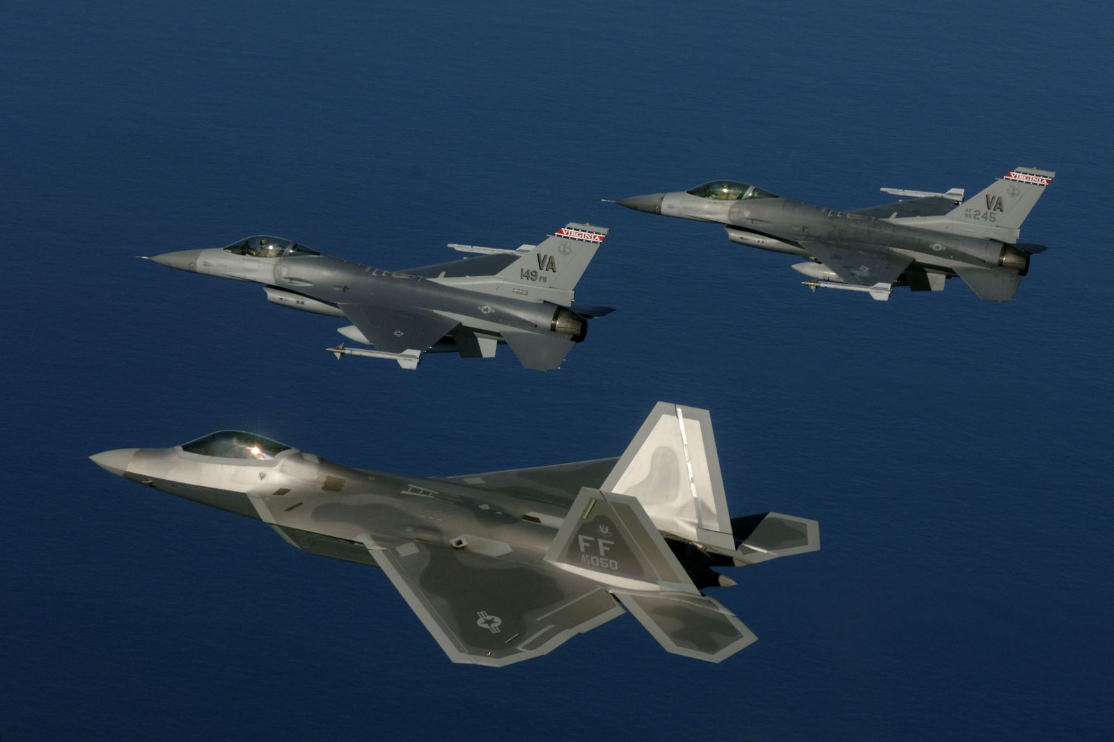 F-16 & F-22 Flight Formation