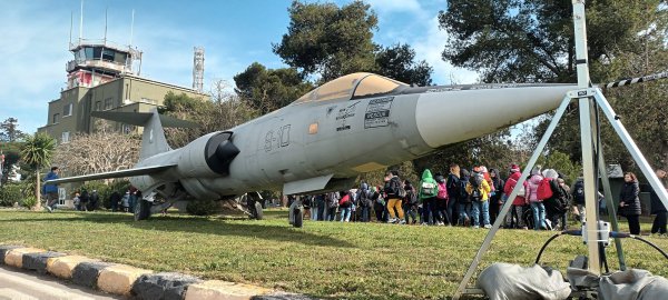 F-104