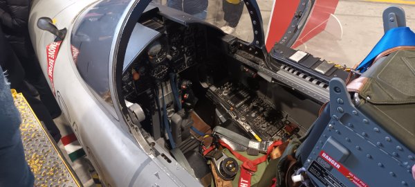 Cockpit anteriore MB339 A