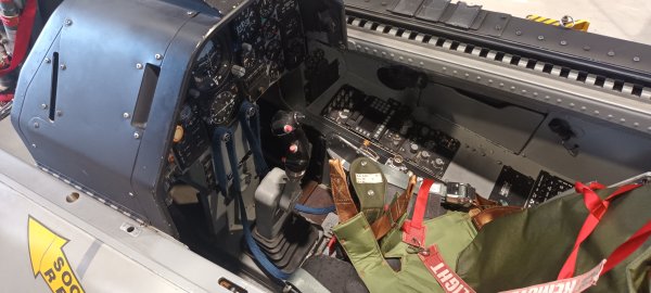 Cockpit posteriore MB339 A