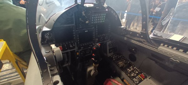 Cockpit anteriore MB339 CD